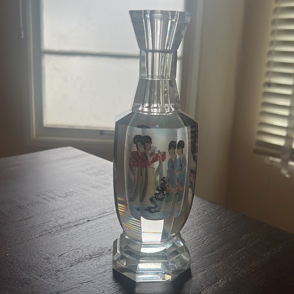 Reverse Painted Vase with Geisha - Beautiful!! - Picture 2 of 7